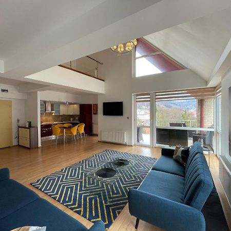 Kyra Luxury Penthouse Apartment ซินายา ภายนอก รูปภาพ