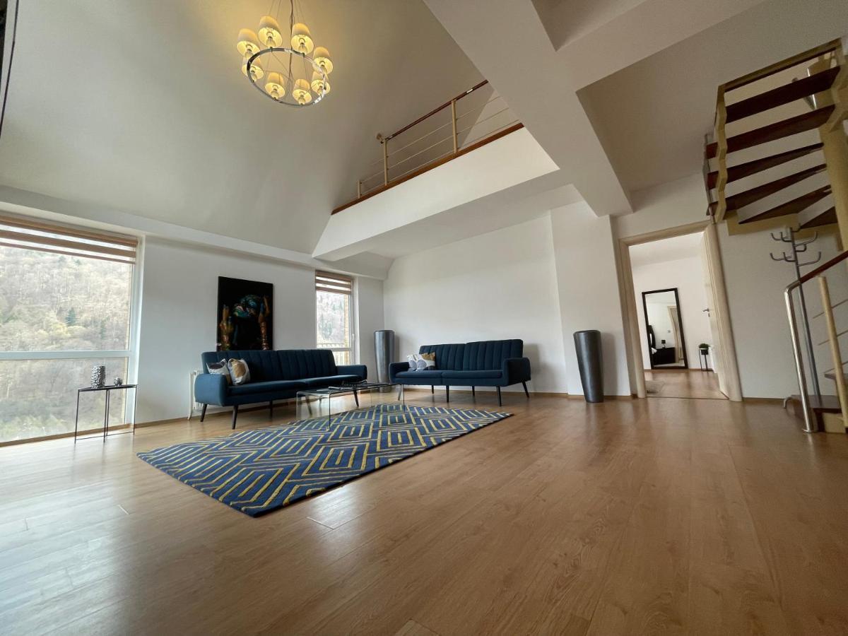 Kyra Luxury Penthouse Apartment ซินายา ภายนอก รูปภาพ