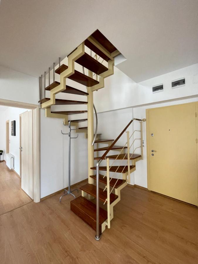 Kyra Luxury Penthouse Apartment ซินายา ภายนอก รูปภาพ