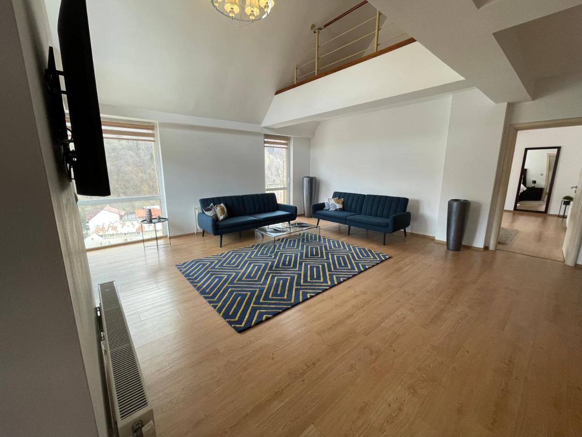 Kyra Luxury Penthouse Apartment ซินายา ภายนอก รูปภาพ