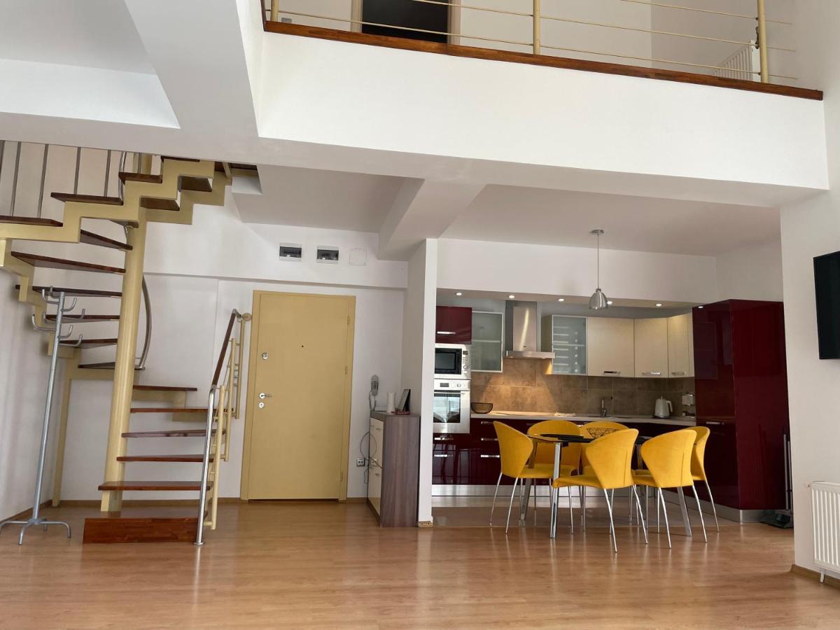 Kyra Luxury Penthouse Apartment ซินายา ภายนอก รูปภาพ