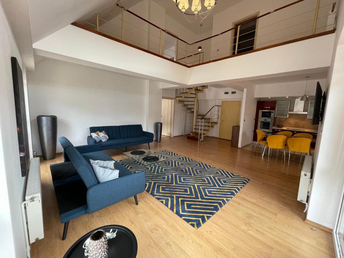 Kyra Luxury Penthouse Apartment ซินายา ภายนอก รูปภาพ