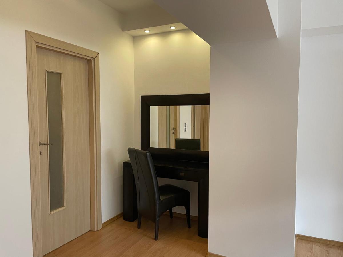 Kyra Luxury Penthouse Apartment ซินายา ภายนอก รูปภาพ