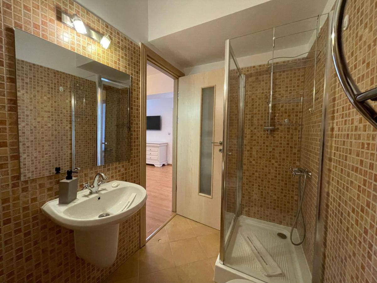 Kyra Luxury Penthouse Apartment ซินายา ภายนอก รูปภาพ