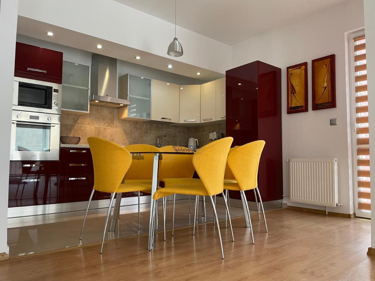 Kyra Luxury Penthouse Apartment ซินายา ภายนอก รูปภาพ