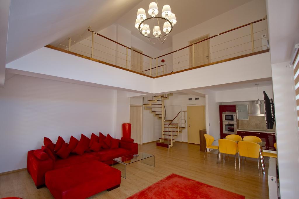 Kyra Luxury Penthouse Apartment ซินายา ภายนอก รูปภาพ